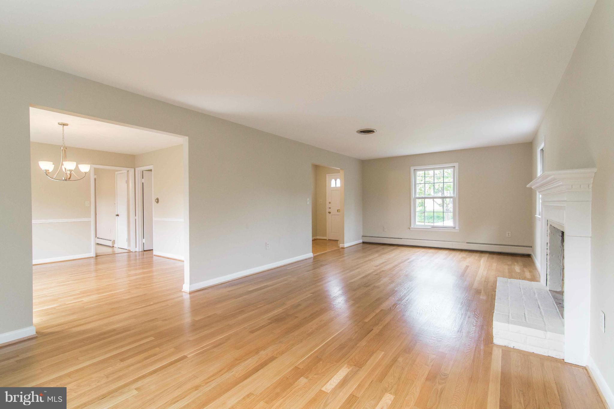 10009 Belhaven Road Bethesda, MD 20817 - Photo 3 of 26 Living Room