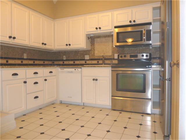 2100 Tanglewilde Street, Unit 8 Houston, TX 77063 - Photo 4 of 20 Beautifully Updated Kitchen