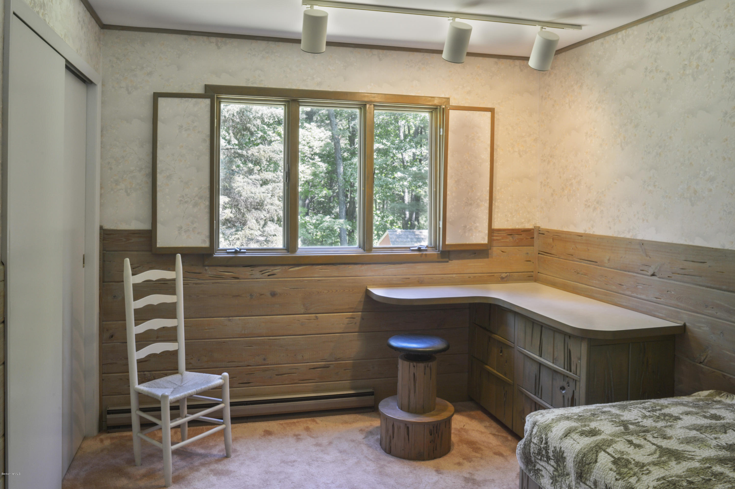 529 South Undermountain Road Sheffield, MA 01257 - Photo 14 of 23 _DSC9889bedroom