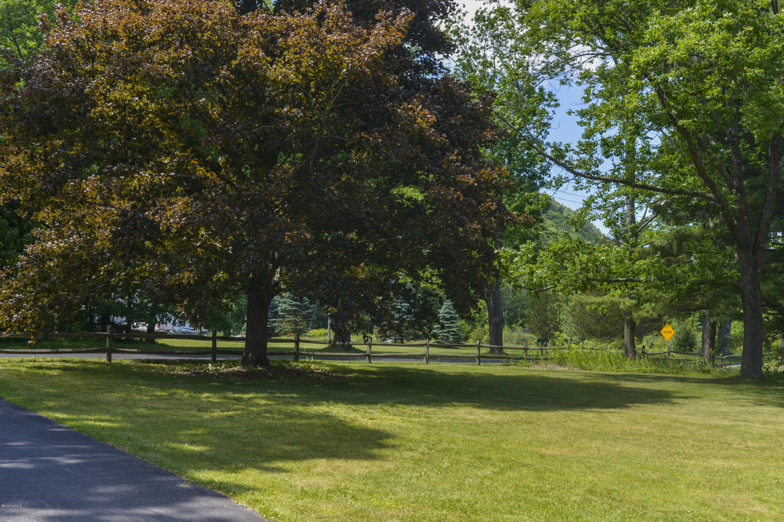 529 South Undermountain Road Sheffield, MA 01257 - Photo 22 of 23 _DSC9949frontyard