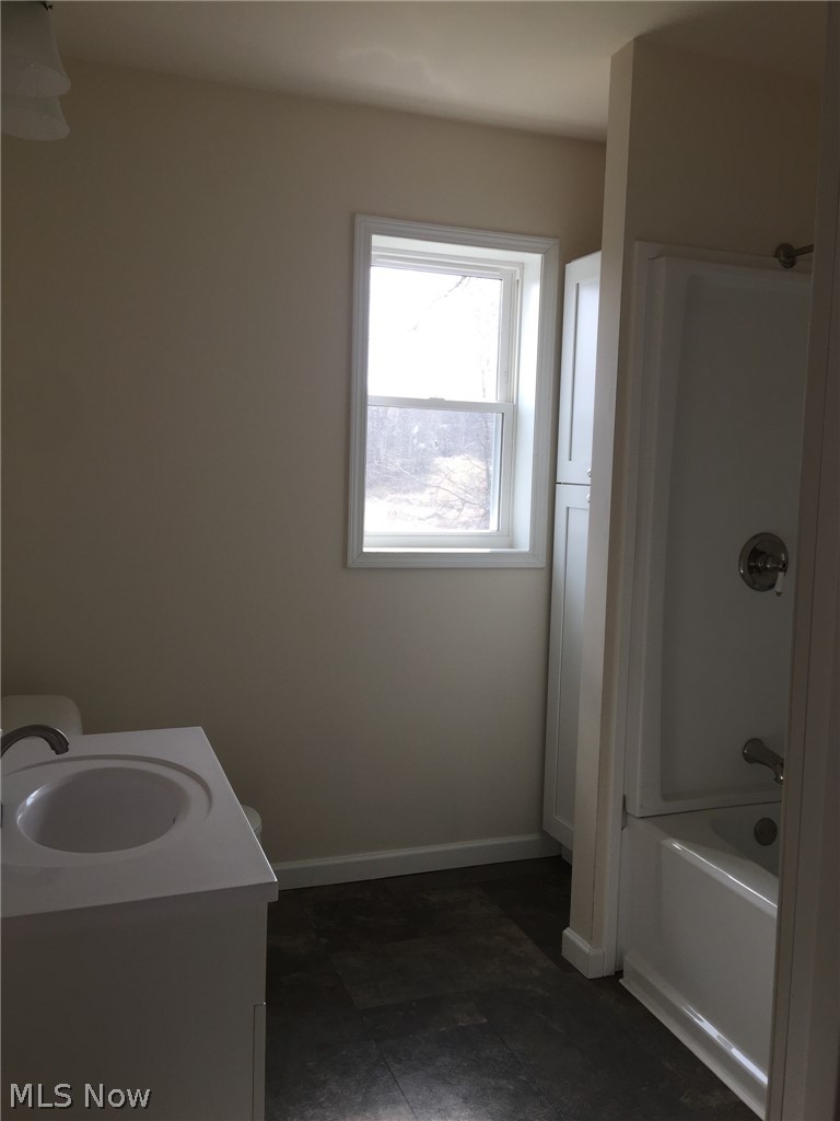 8025 Pound Road Hubbard, OH 44425 - Photo 4 of 13 Gallery Image 4