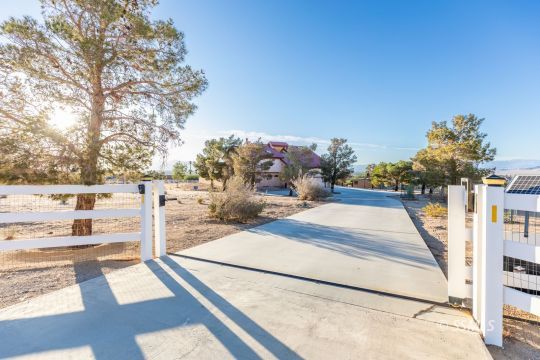 1124 East Treat Avenue Ridgecrest, CA 93555 - Photo 2 of 44 Gallery Image 2