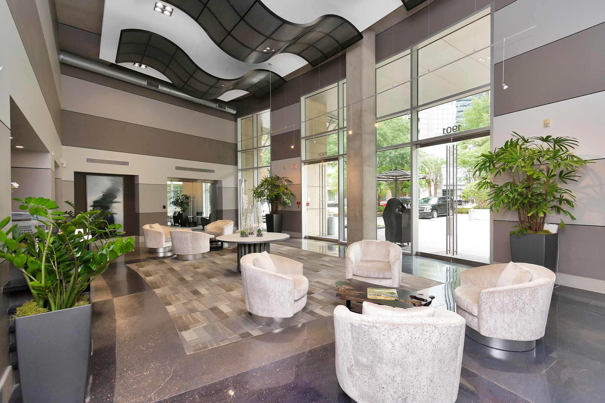 1901 Post Oak Boulevard, Unit 3113 Houston, TX 77056 - Photo 25 of 34 Lobby area