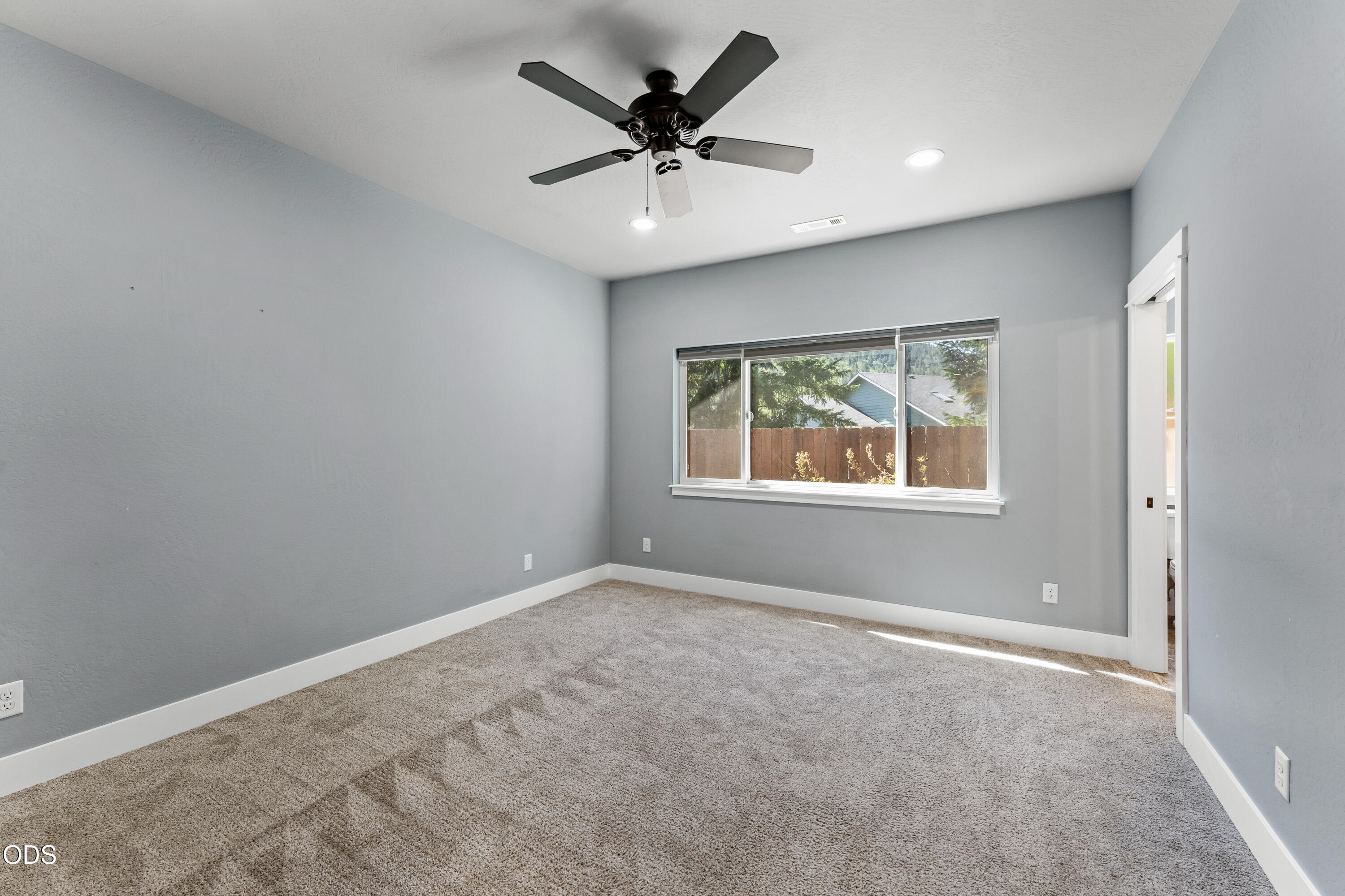 2113 Kayleigh Way Grants Pass, OR 97526 - Photo 12 of 32