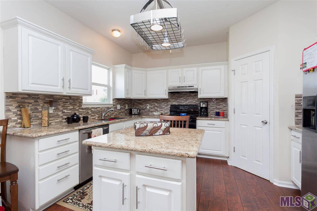 10157 Chestnut Drive Baton Rouge, LA 70809 - Photo 8 of 22 Kitchen
