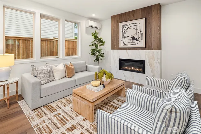 $1,149,950 | 639 18th Avenue West, Kirkland, WA 98033