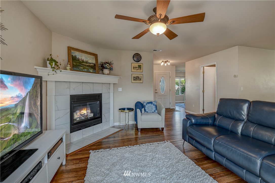 4002 153rd Place Southeast Bothell, WA 98012 - Photo 4 of 25