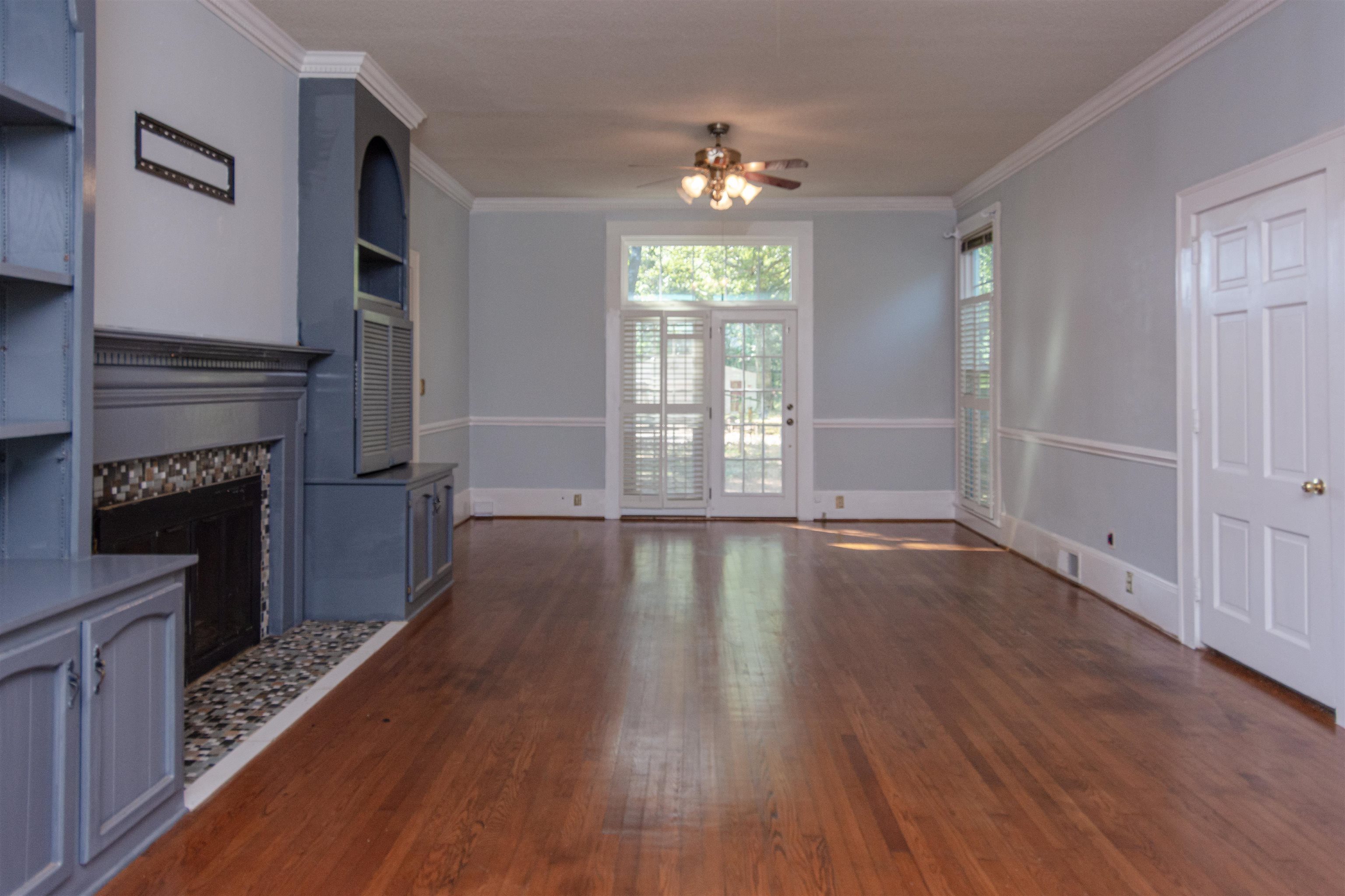 185 West Main Street Duncan, SC 29334 - Photo 7 of 32 Living Room