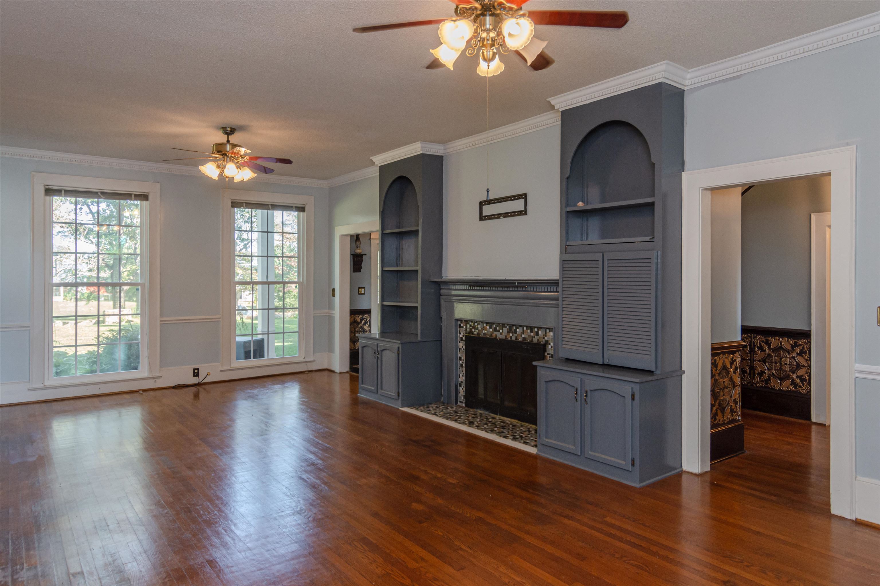 185 West Main Street Duncan, SC 29334 - Photo 9 of 32 Living Room