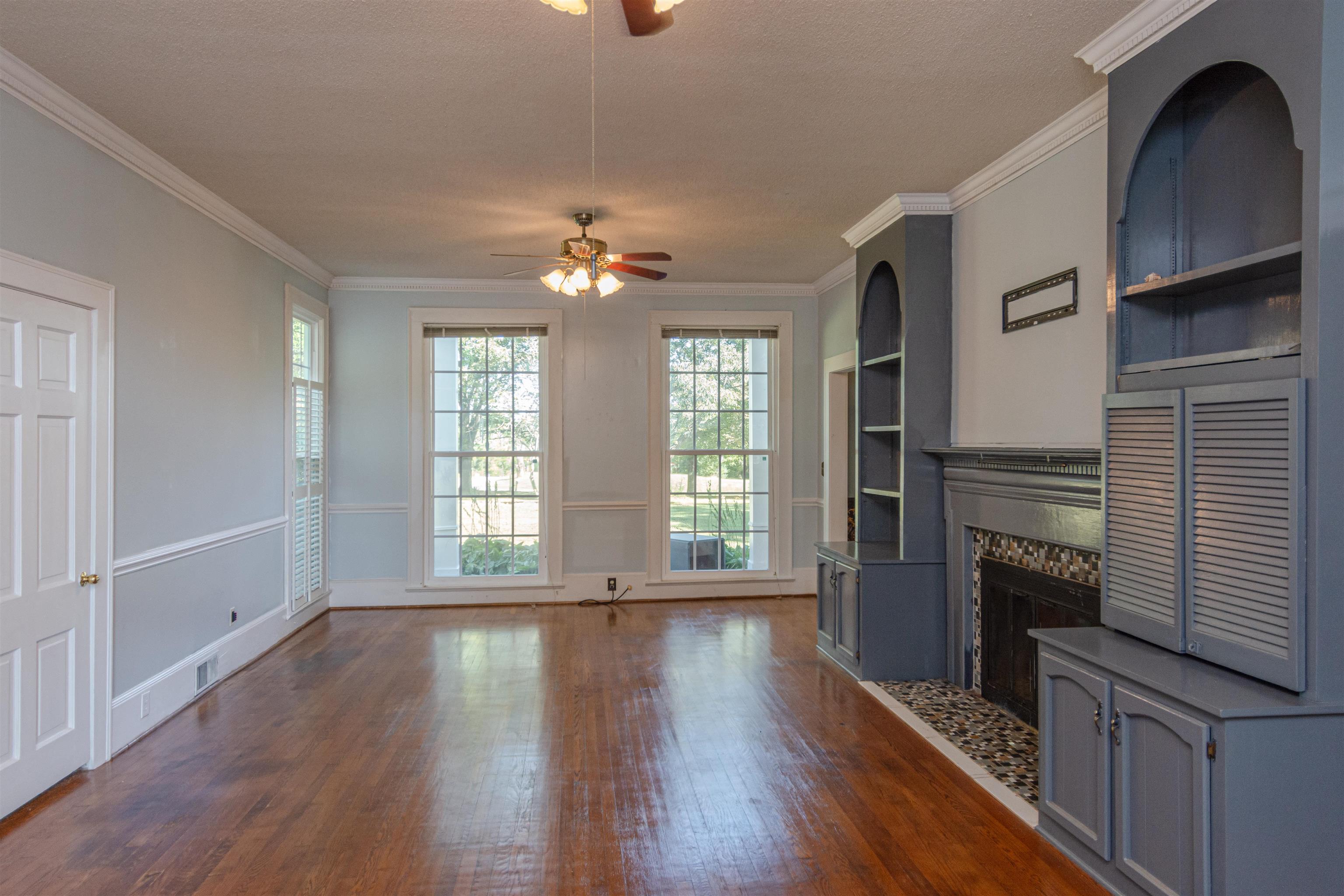 185 West Main Street Duncan, SC 29334 - Photo 10 of 32 Living Room