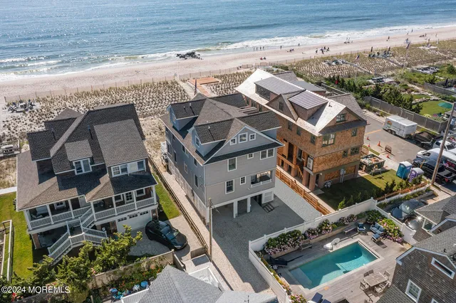 $6,900,000 | 525 East Avenue, Bay Head, NJ 08742