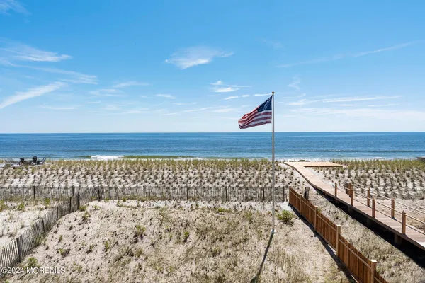 $6,900,000 | 525 East Avenue, Bay Head, NJ 08742