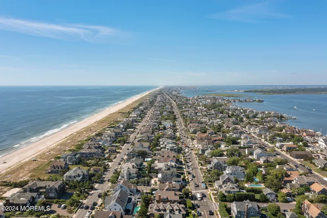 $6,900,000 | 525 East Avenue, Bay Head, NJ 08742