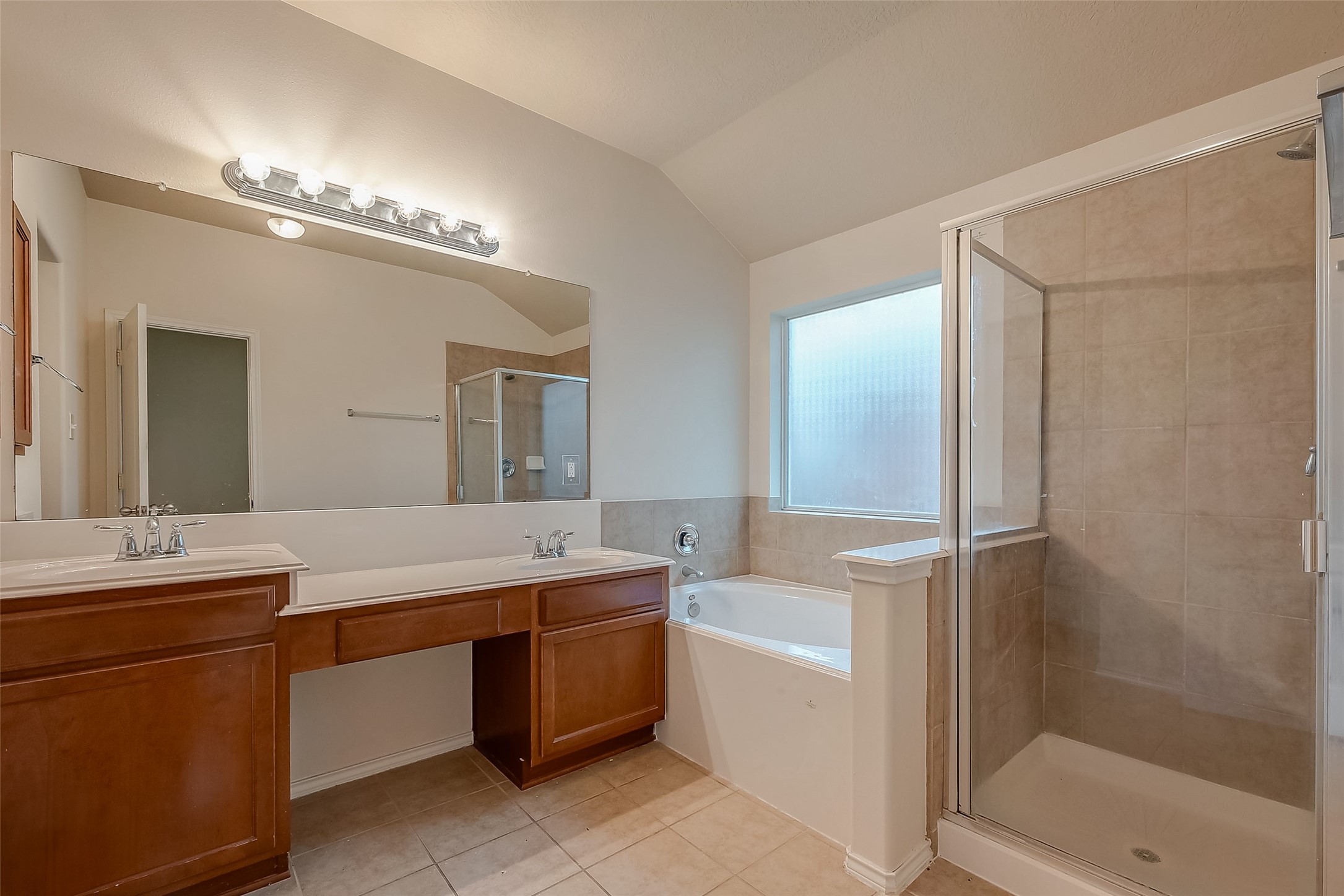 21203 Branchport Drive Houston, TX 77095 - Photo 40 of 49 a bathroom with a tub a sink and mirror