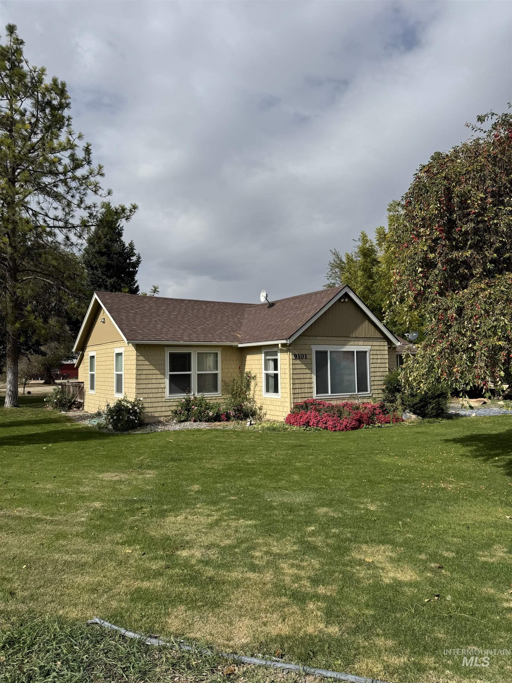 Ranch-style house with a front lawn and a shingled roof