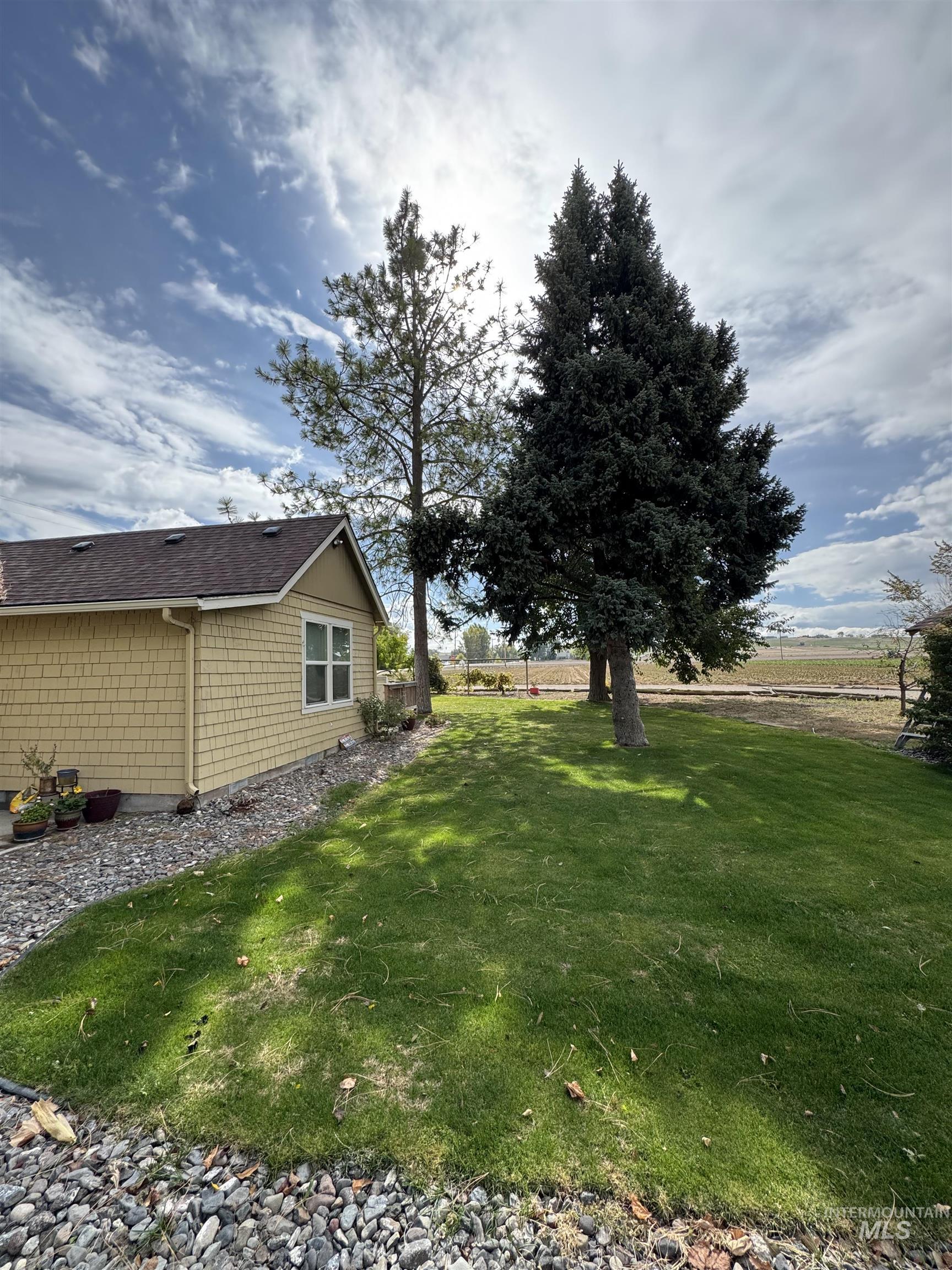 9101 South Powerline Road Nampa, ID 83686 - Photo 5 of 12 View of grassy yard