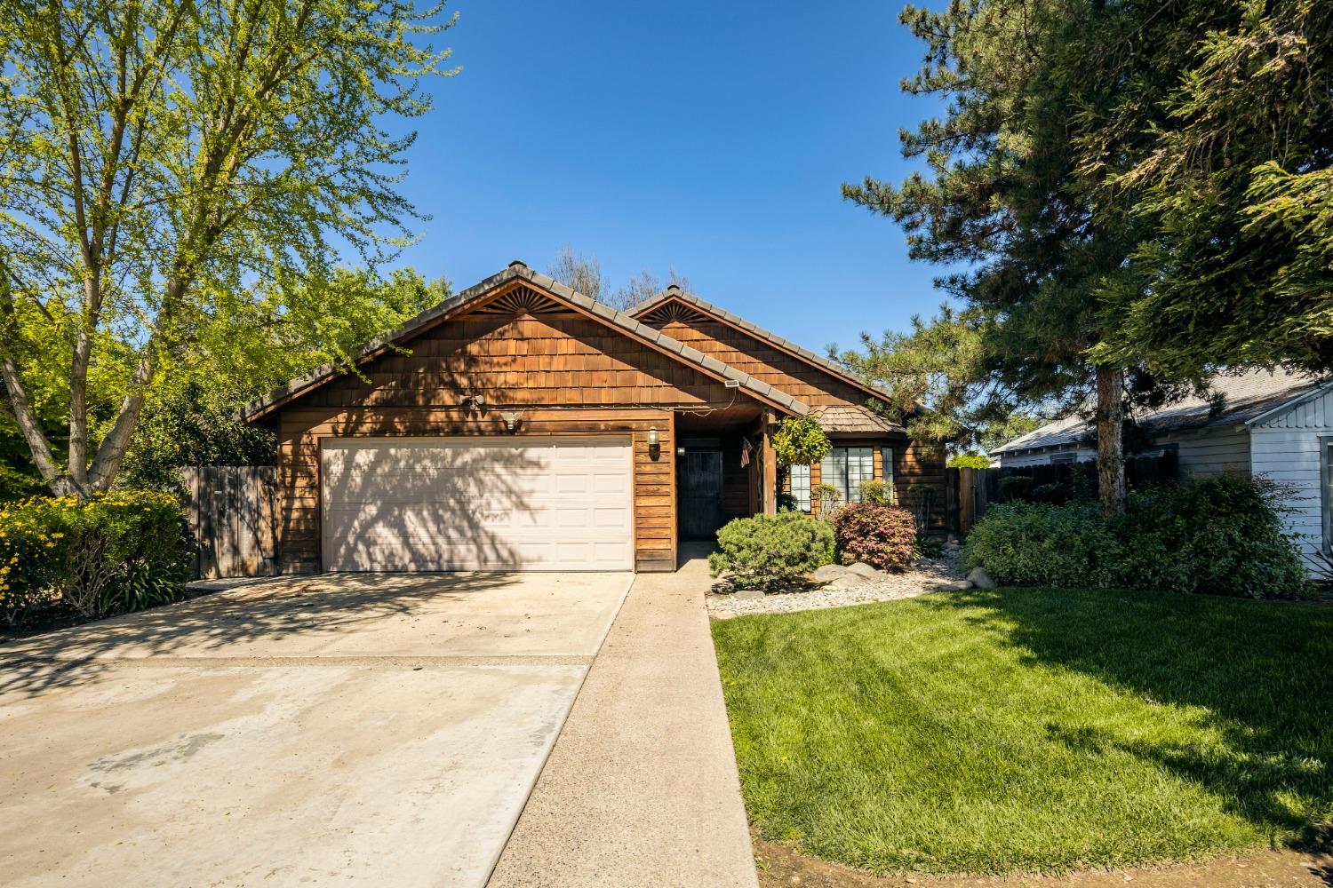 148 East Myrtle Avenue Reedley, CA 93654 - Photo 1 of 27 Gallery Image 1