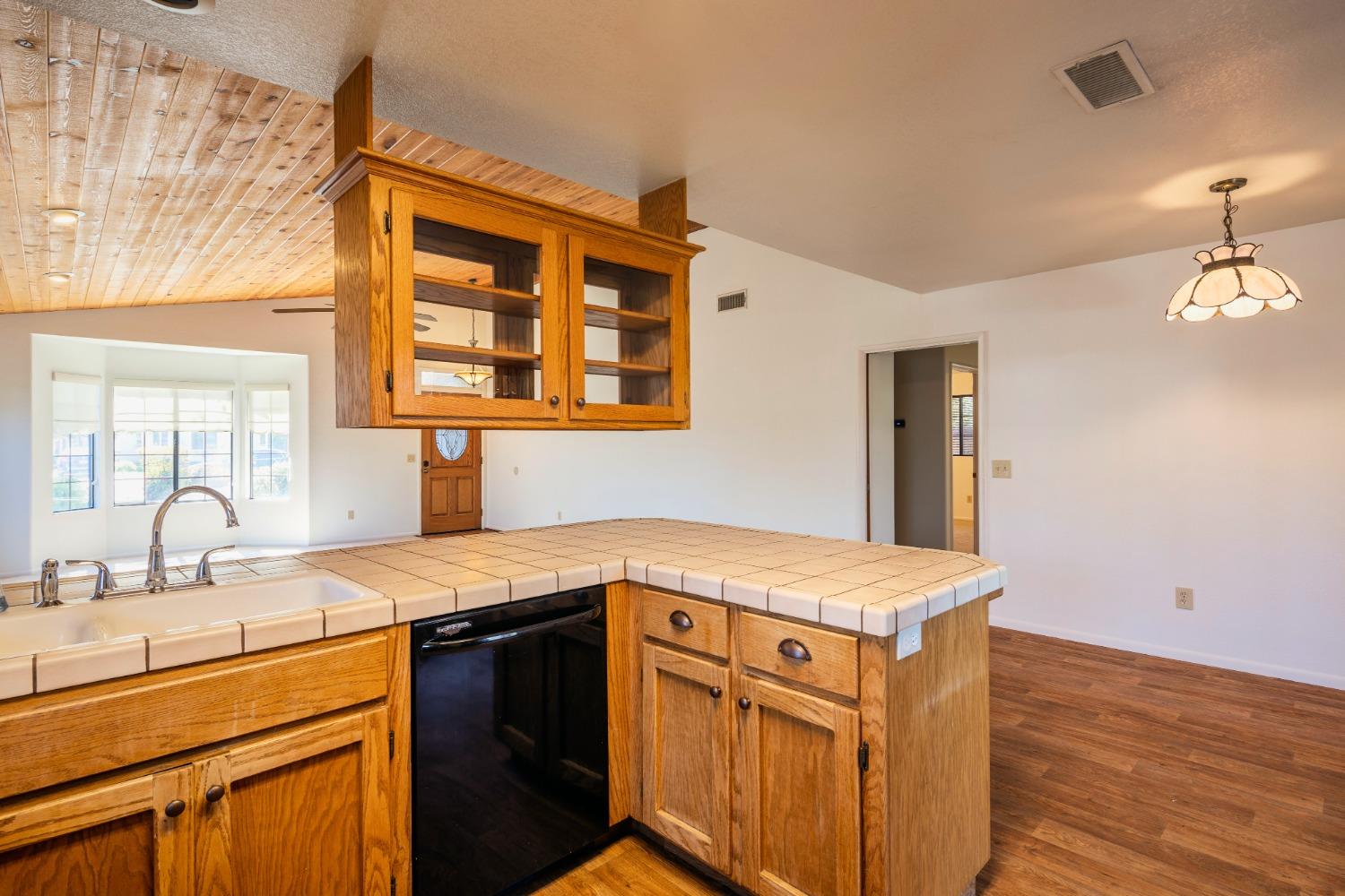 148 East Myrtle Avenue Reedley, CA 93654 - Photo 11 of 27 Gallery Image 11
