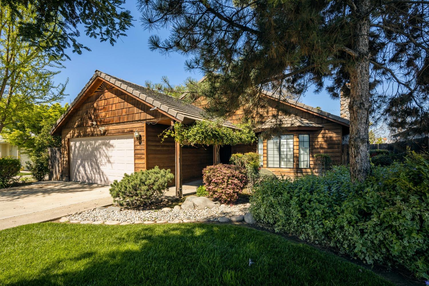 148 East Myrtle Avenue Reedley, CA 93654 - Photo 2 of 27 Gallery Image 2