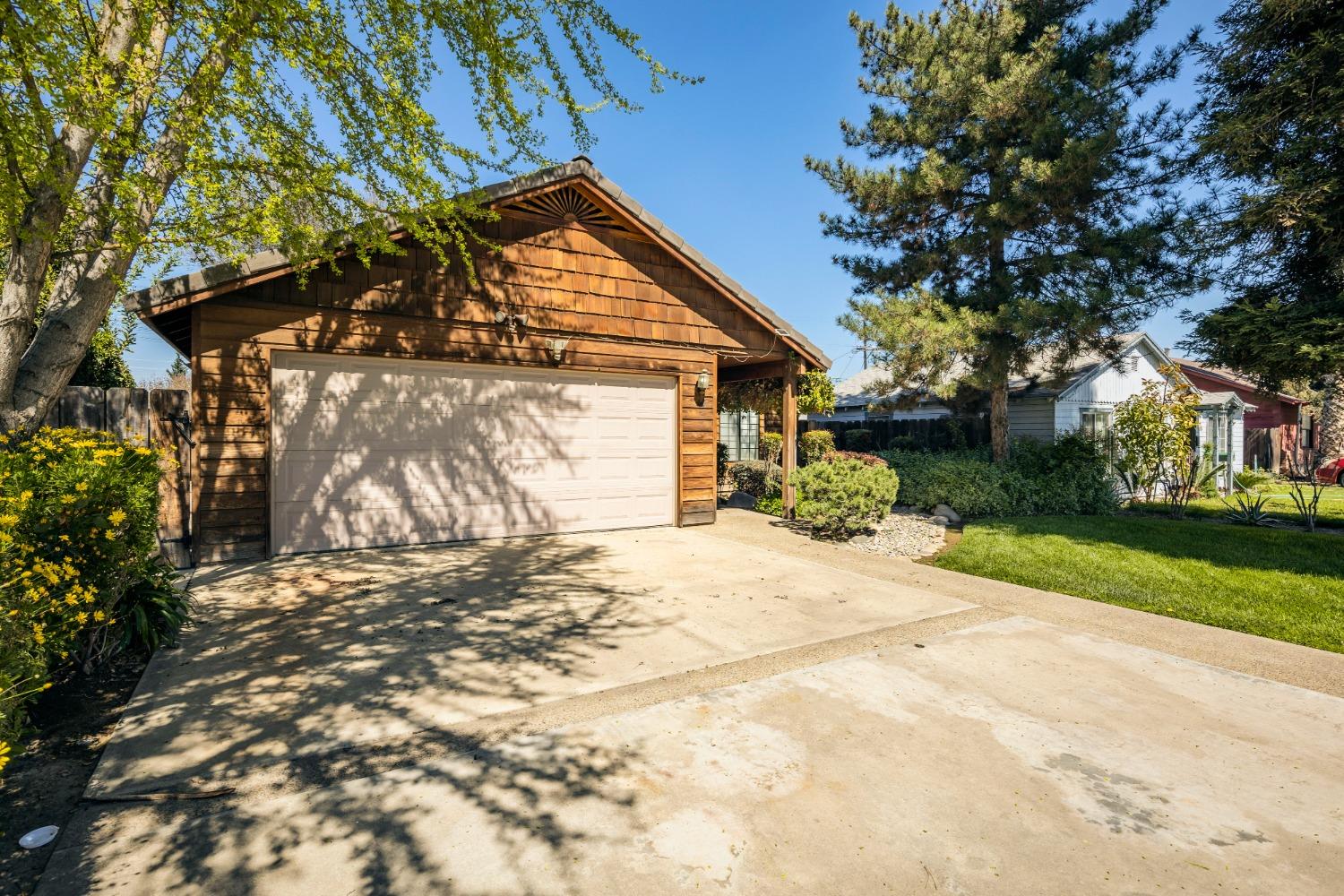 148 East Myrtle Avenue Reedley, CA 93654 - Photo 3 of 27 Gallery Image 3