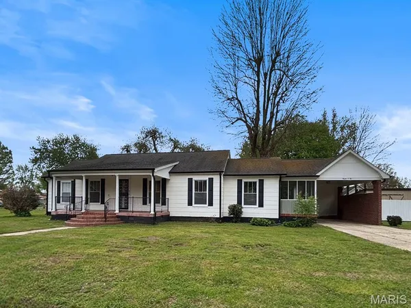 $77,500 | 1405 East Cypress Street, Charleston, MO 63834