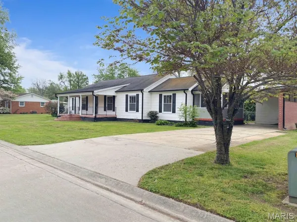 $77,500 | 1405 East Cypress Street, Charleston, MO 63834