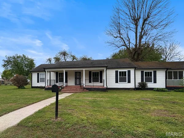 $77,500 | 1405 East Cypress Street, Charleston, MO 63834