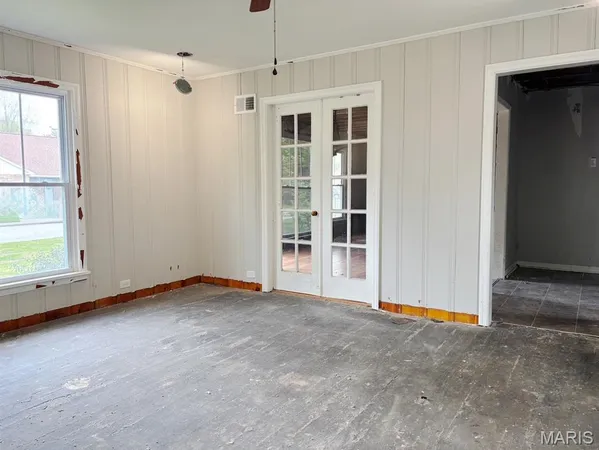 $77,500 | 1405 East Cypress Street, Charleston, MO 63834