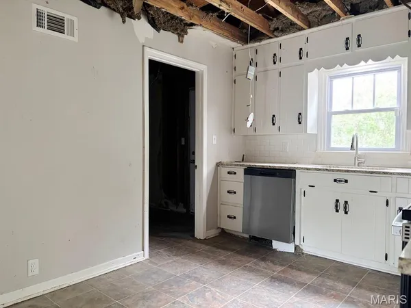 $77,500 | 1405 East Cypress Street, Charleston, MO 63834