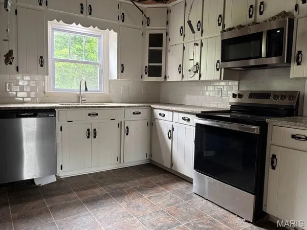 $77,500 | 1405 East Cypress Street, Charleston, MO 63834