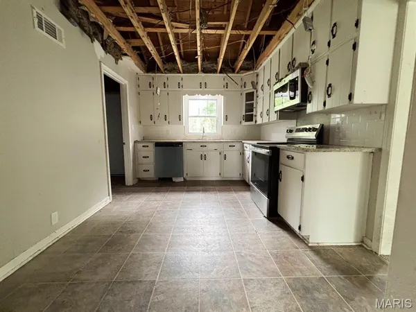 $77,500 | 1405 East Cypress Street, Charleston, MO 63834
