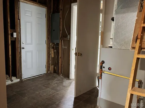 $77,500 | 1405 East Cypress Street, Charleston, MO 63834