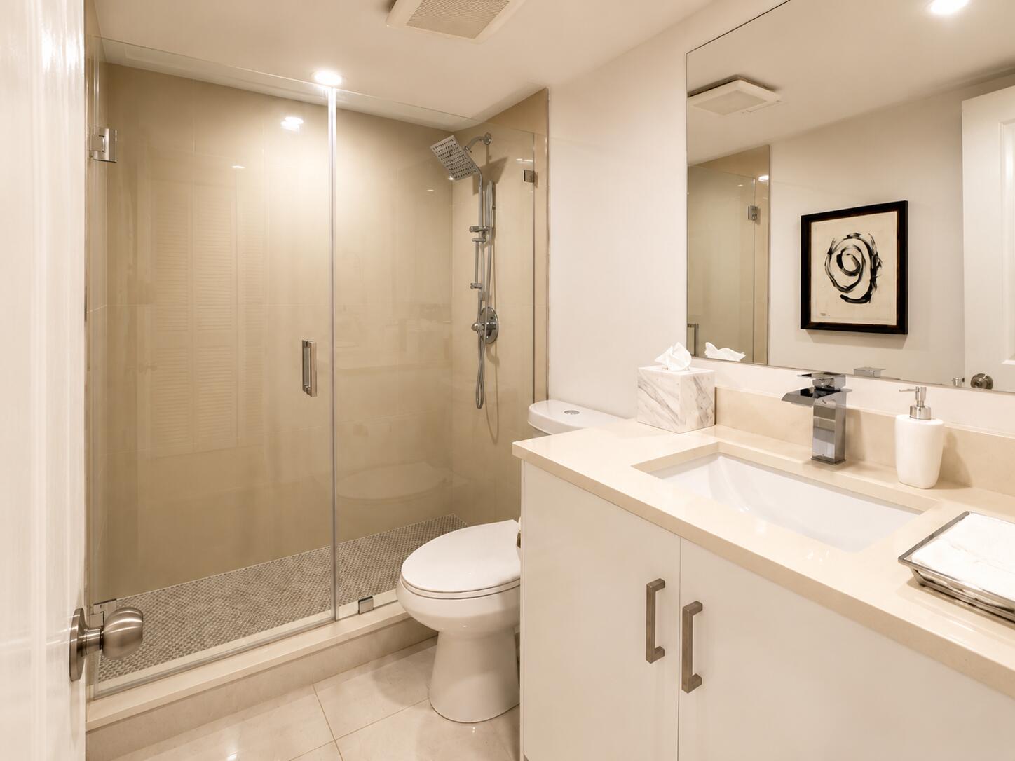 7170 Promenade Drive, Unit 101 Boca Raton, FL 33433 - Photo 15 of 30 Guest Bathroom