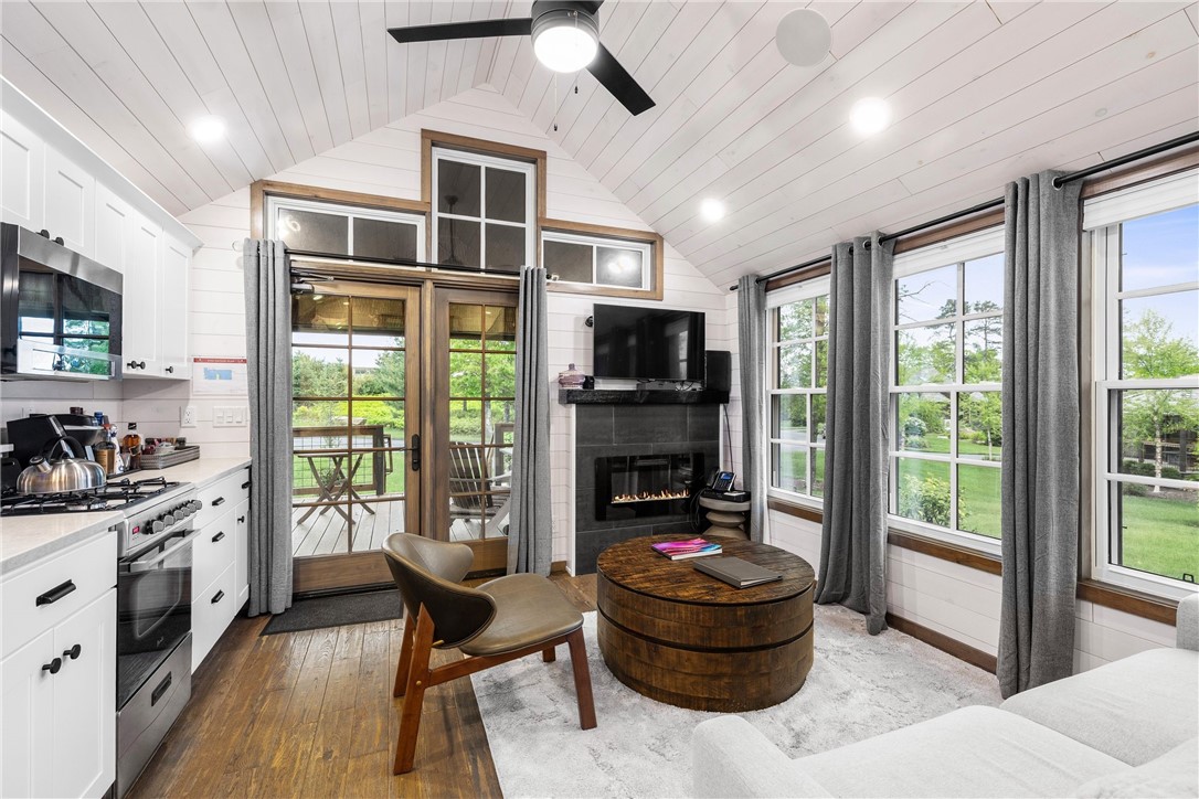 12 Alexander Circle, Unit TH2 Richmond, RI 02898 - Photo 3 of 29