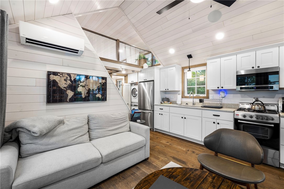 12 Alexander Circle, Unit TH2 Richmond, RI 02898 - Photo 5 of 29