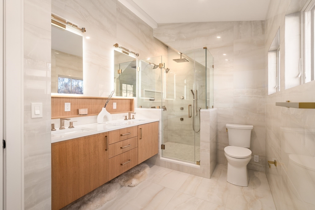 71 Greenough Street, Unit 2 Brookline, MA 02445 - Photo 13 of 27