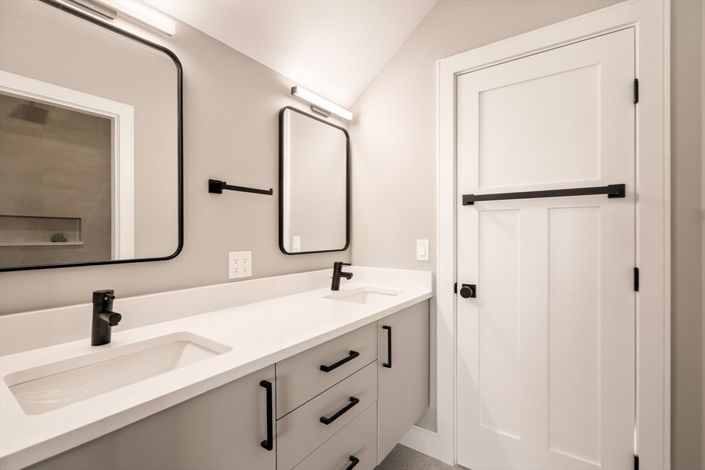 71 Greenough Street, Unit 2 Brookline, MA 02445 - Photo 19 of 27