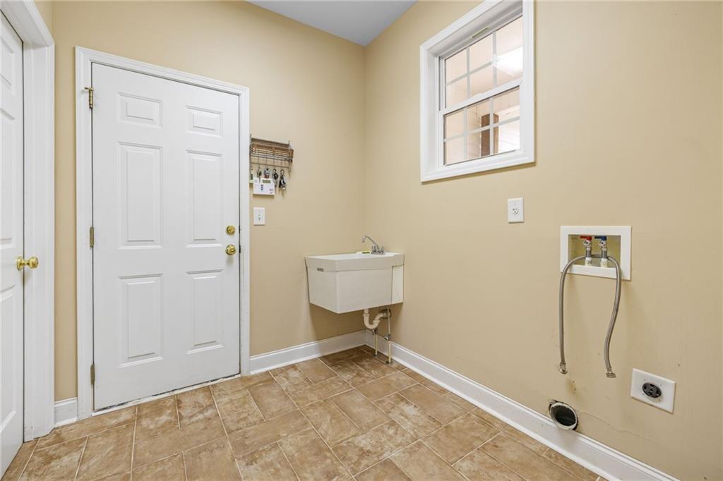 7913 Pea Ridge Road Lula, GA 30554 - Photo 15 of 68