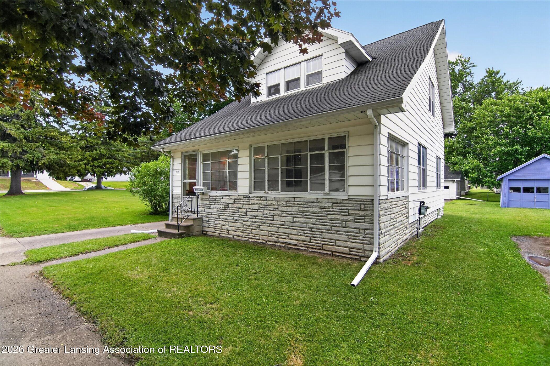 709 Rock Street Jackson, MI 49202 - Photo 4 of 53 04-709-Rock-St-WindowStill