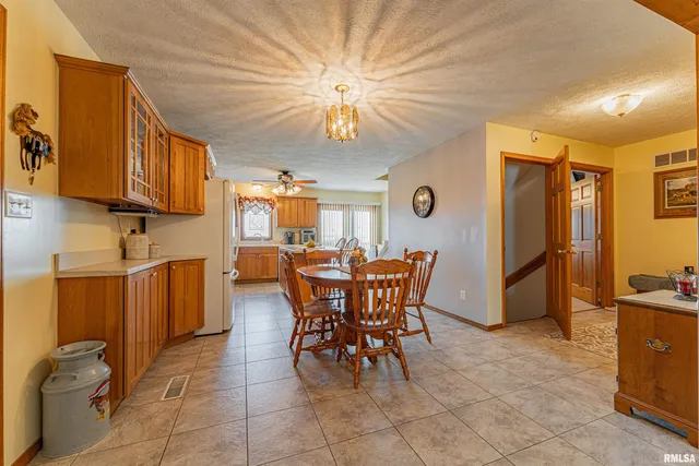 $450,000 | 180 North 400 East Road, Atlanta, IL 61723