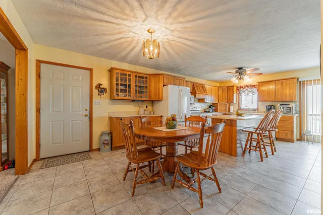 $450,000 | 180 North 400 East Road, Atlanta, IL 61723