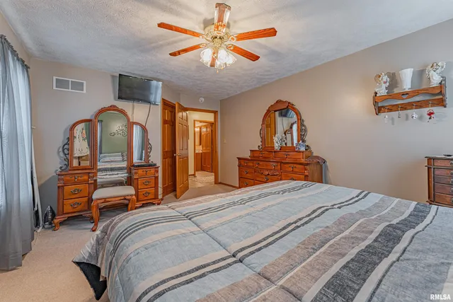 $450,000 | 180 North 400 East Road, Atlanta, IL 61723