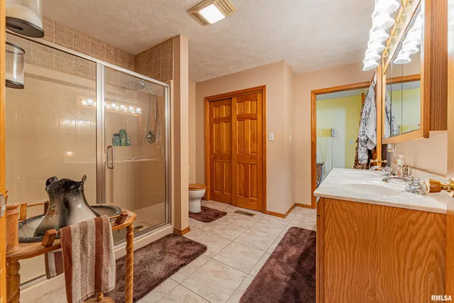 $450,000 | 180 North 400 East Road, Atlanta, IL 61723