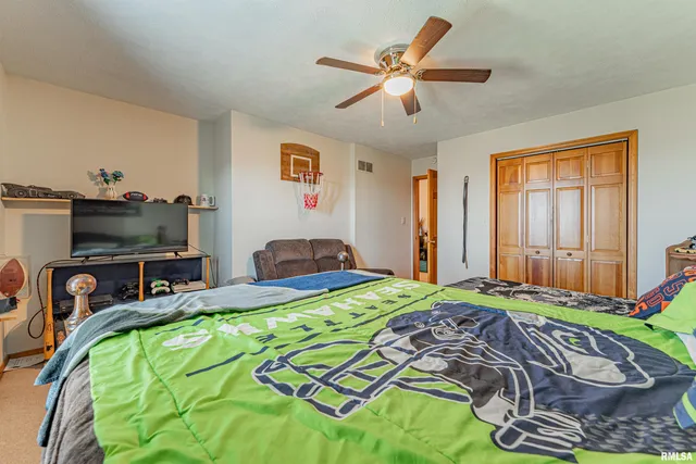 $450,000 | 180 North 400 East Road, Atlanta, IL 61723