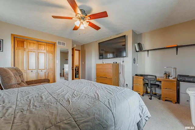 $450,000 | 180 North 400 East Road, Atlanta, IL 61723