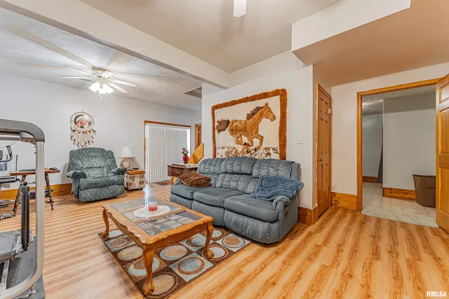 $450,000 | 180 North 400 East Road, Atlanta, IL 61723