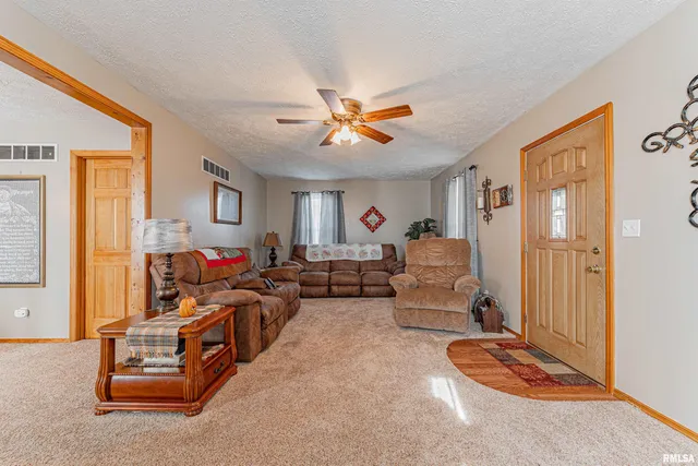 $450,000 | 180 North 400 East Road, Atlanta, IL 61723