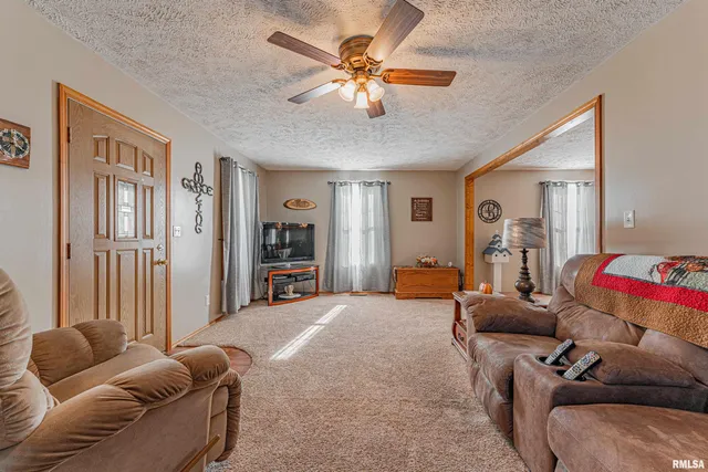 $450,000 | 180 North 400 East Road, Atlanta, IL 61723