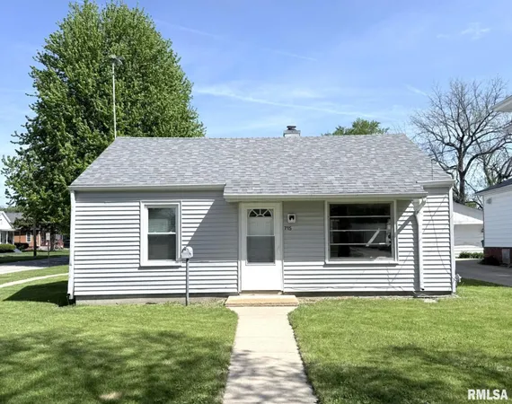 $84,900 | 715 East 3rd Street, Galesburg, IL 61401