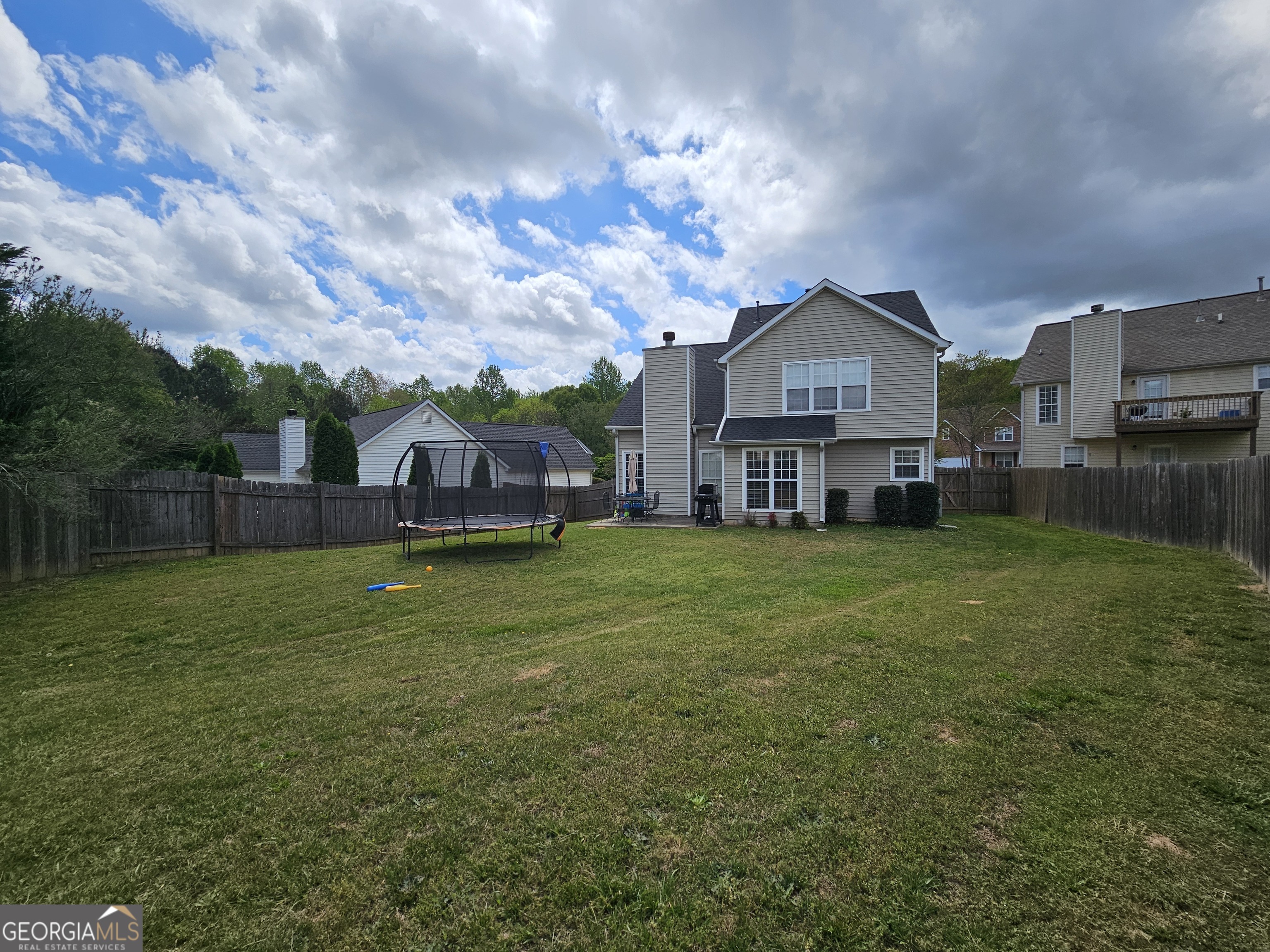 5077 Meadow Trace Fairburn, GA 30213 - Photo 11 of 43 a front view of a house with a garden and plants